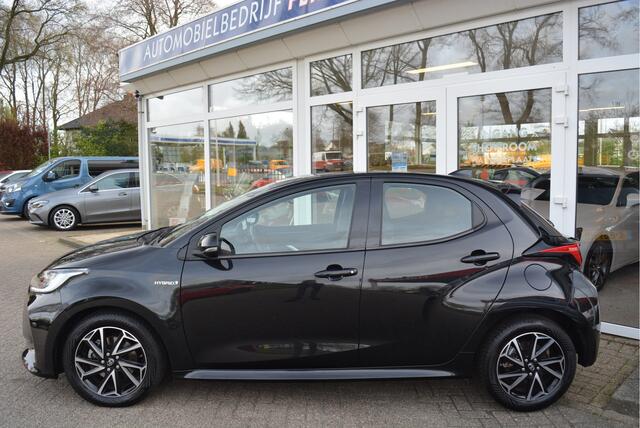 Toyota YARIS 1.5 Hybrid First Edition Black ? Trekhaak ?LED ? Orig. NL ? NAP ?