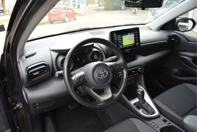 Toyota YARIS 1.5 Hybrid First Edition Black ? Trekhaak ?LED ? Orig. NL ? NAP ?