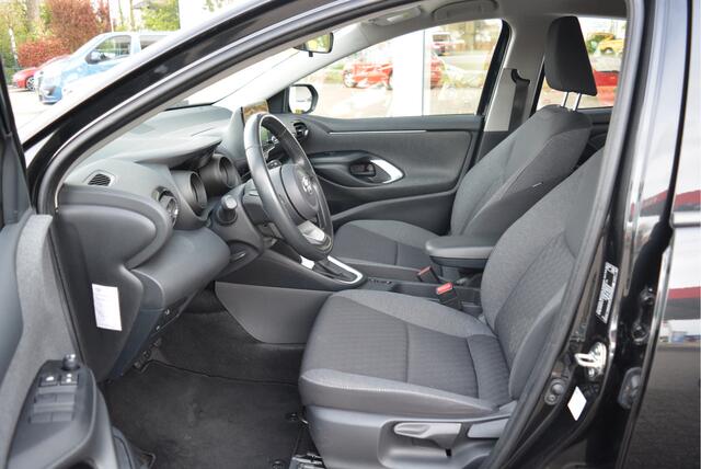 Toyota YARIS 1.5 Hybrid First Edition Black ? Trekhaak ?LED ? Orig. NL ? NAP ?