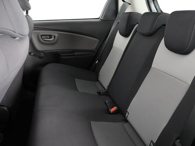 Toyota YARIS 1.5 HYBRID ACTIVE AUTOMAAT GARANTIE 8-2030! 100% ONDERHOUDEN . CAMERA . CRUISE CONTROL . ELEKTRISCHE RAMEN VOOR