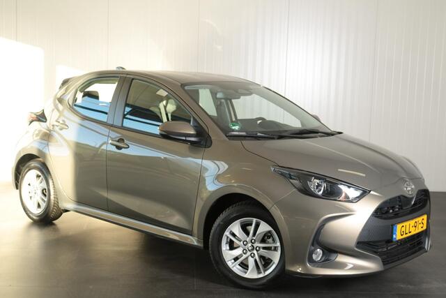 Toyota YARIS 1.5 Hybrid 115 Active, Lichtmetalen Velgen, Camera, Apple Carplay, Android Auto!