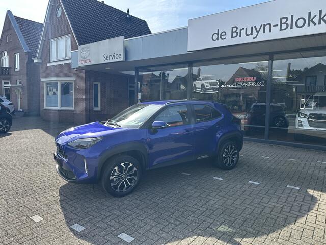 Toyota YARIS Cross 1.5 Hybrid 130 Dynamic + Comfort Pack dodehoekdetectie / stoelverwarming / stuurwielverwarming / parkeersensoren voor + achter / Navigatie / Apple Carplay / Android Auto / parkeercamera / 10 jaar Toyota garantie / rijklaarprijs incl. Toyota Pechhulp