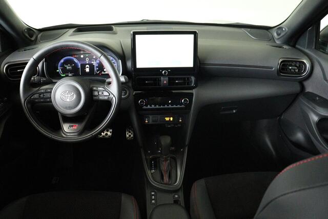 Toyota YARIS Cross 1.5 Hybrid 130 GR SPORT, BSM, JBL, HUD, Stoel en stuurverwarming
