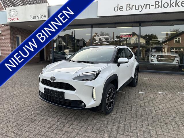 Toyota YARIS Cross 1.5 Hybrid 130 Dynamic + Comfort Pack dodehoekdetectie / stoelverwarming / stuurwielverwarming / parkeersensoren voor + achter / Navigatie / Apple Carplay / Android Auto / parkeercamera / 10 jaar Toyota garantie / rijklaarprijs incl. Toyota Pechhulp