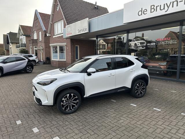 Toyota YARIS Cross 1.5 Hybrid 130 Dynamic + Comfort Pack dodehoekdetectie / stoelverwarming / stuurwielverwarming / parkeersensoren voor + achter / Navigatie / Apple Carplay / Android Auto / parkeercamera / 10 jaar Toyota garantie / rijklaarprijs incl. Toyota Pechhulp