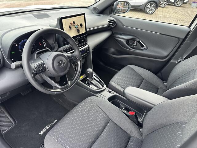 Toyota YARIS Cross 1.5 Hybrid 130 Dynamic + Comfort Pack dodehoekdetectie / stoelverwarming / stuurwielverwarming / parkeersensoren voor + achter / Navigatie / Apple Carplay / Android Auto / parkeercamera / 10 jaar Toyota garantie / rijklaarprijs incl. Toyota Pechhulp