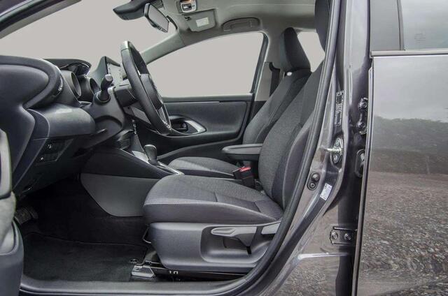 Toyota YARIS 1.5 HYBRID TEAM DYNAMIC NAVI-CARPLAY LED CAMERA WINTER PACK