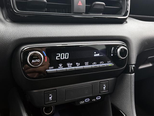 Toyota YARIS 1.5 Hybrid Dynamic Automaat | Parkeersensoren | Dodehoekdetectie | Stoel-/Stuurverwarming | Draadloze Telefoonlader |