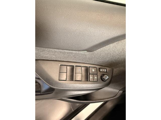 Toyota YARIS Cross 1.5 Hybrid Business Plus | Stoelverwarming | Parkeersensoren voor en achter | Ruben t/m 16-4