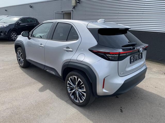 Toyota YARIS Cross 1.5 Hybrid Adventure Groot panoramadak, alarm, navigatie, Apple CarPlay/Android Auto, parkeersensoren v&a, lage KM stand, automaat!