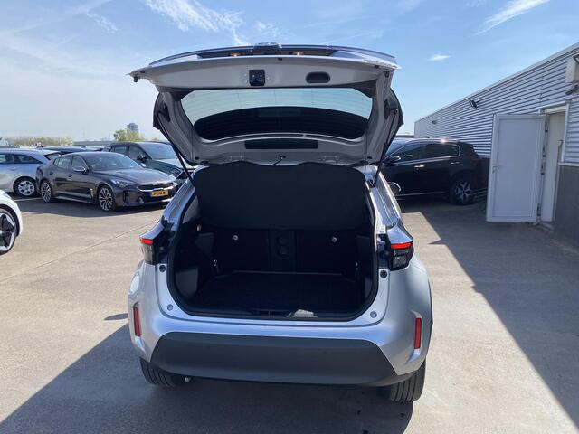 Toyota YARIS Cross 1.5 Hybrid Adventure Groot panoramadak, alarm, navigatie, Apple CarPlay/Android Auto, parkeersensoren v&a, lage KM stand, automaat!