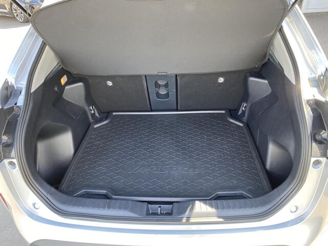 Toyota YARIS Cross 1.5 Hybrid Adventure Groot panoramadak, alarm, navigatie, Apple CarPlay/Android Auto, parkeersensoren v&a, lage KM stand, automaat!