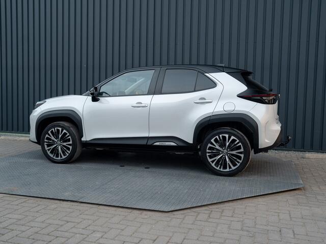 Toyota YARIS Cross 1.5 Hybrid Executive | Bi-Tone | Trekhaak | Head Up | Dodehoek Sensoren | Prijs Rijklaar!!