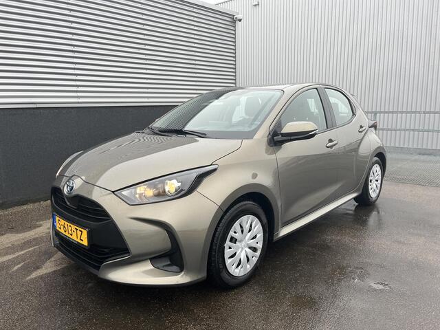 Toyota YARIS 1.5 Hybrid Active NL-auto! Apple CarPlay/Android Auto Navigatie, Achteruitrijcamera, Adaptieve cruise control, Climate control, Nieuw geleverd en dealeronderhouden