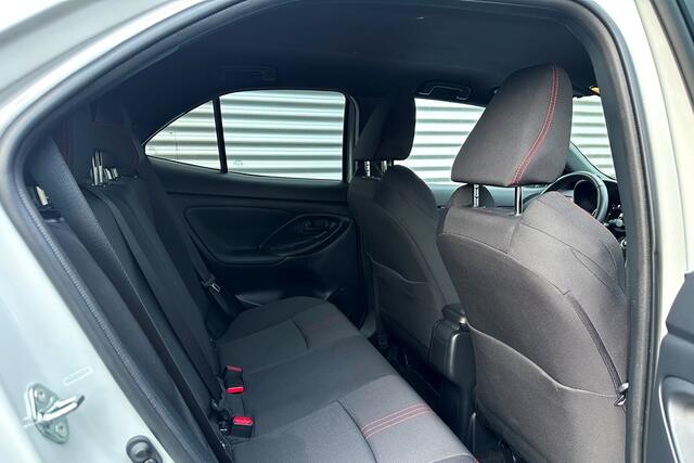 Toyota YARIS Cross 1.5 Hybrid GR Sport Ceramic Gray Metallic