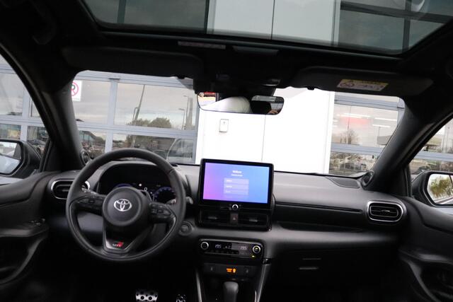 Toyota YARIS 1.5 Hybrid 130 GR SPORT, GR SPORT Plus Pack, Pano, JBL, Head-up, Stuur & Stoel verwarming!