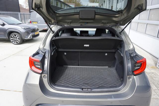 Toyota YARIS 1.5 Hybrid 130 Executive |Navi|Carplay|PDC V+A|Dodehoek|HUD|JBL|Stoel en stuurverw.|Camera|