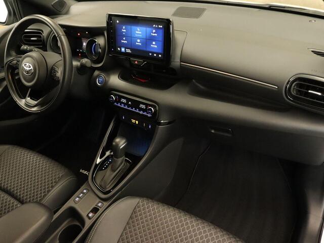 Toyota YARIS 1.5 Hybrid Bi-Tone - 100% ONDERHOUDEN! - NAVIGATIE - STOELVERWARMING - KEYLESS ENTRY & START - 17INCH ZWARTE LICHTMETALEN VELGEN - APPLE CARPLAY/ANDROID AUTO