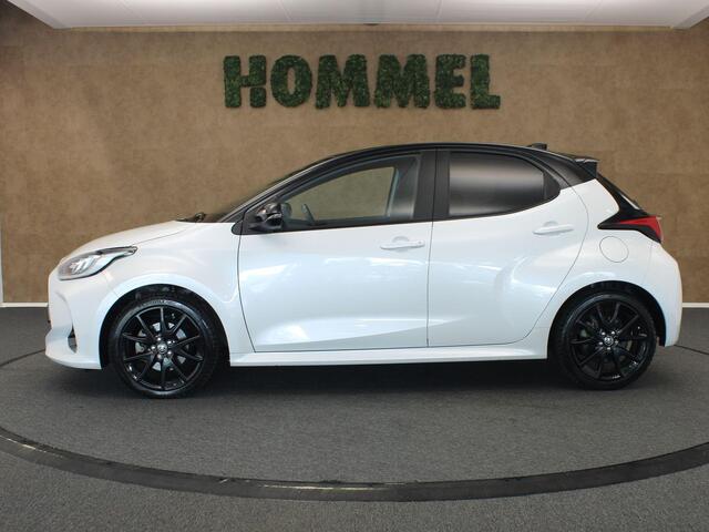 Toyota YARIS 1.5 Hybrid Bi-Tone - 100% ONDERHOUDEN! - NAVIGATIE - STOELVERWARMING - KEYLESS ENTRY & START - 17INCH ZWARTE LICHTMETALEN VELGEN - APPLE CARPLAY/ANDROID AUTO