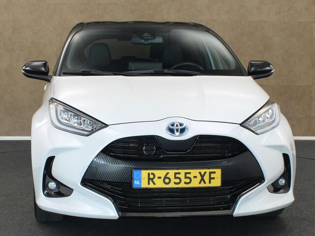 Toyota YARIS 1.5 Hybrid Bi-Tone - 100% ONDERHOUDEN! - NAVIGATIE - STOELVERWARMING - KEYLESS ENTRY & START - 17INCH ZWARTE LICHTMETALEN VELGEN - APPLE CARPLAY/ANDROID AUTO