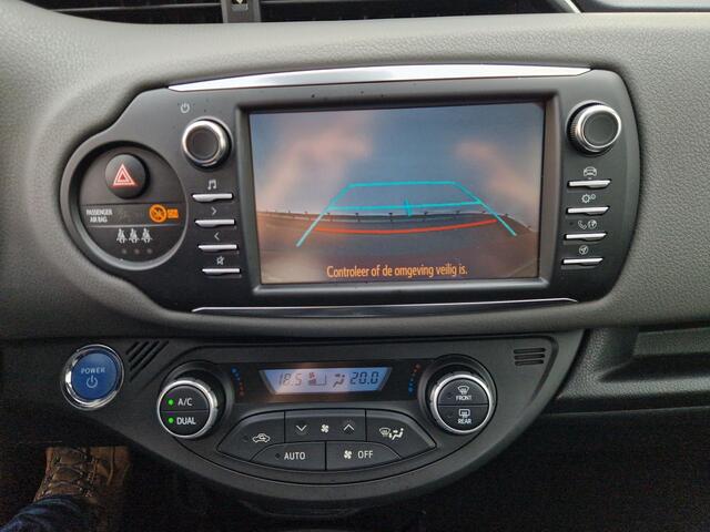 Toyota YARIS 1.5 Hybrid Dynamic | NL Auto | Dealer onderhouden | Camera | Navi | LM Velgen