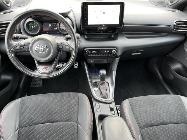 Toyota YARIS 1.5 Hybrid GR Sport | JBL Audio | Navigatie | Blindspot | Stoelverwarming | Rijklaar incl. garantie |