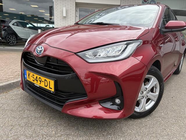 Toyota YARIS 1.5 Hybrid Dynamic | Keyless Entry & Start | All-season | Navi |