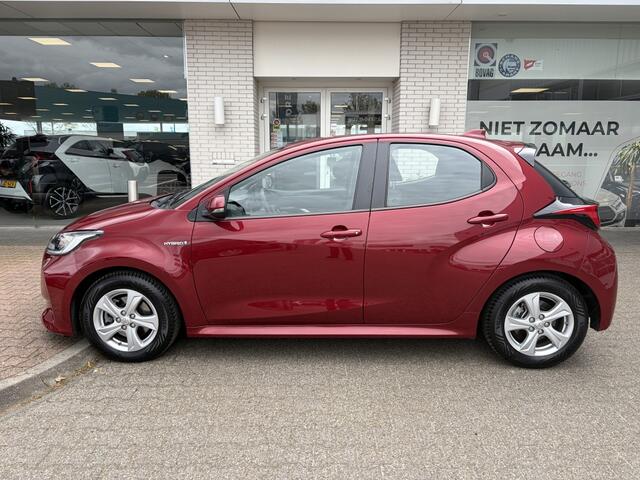 Toyota YARIS 1.5 Hybrid Dynamic | Keyless Entry & Start | All-season | Navi |