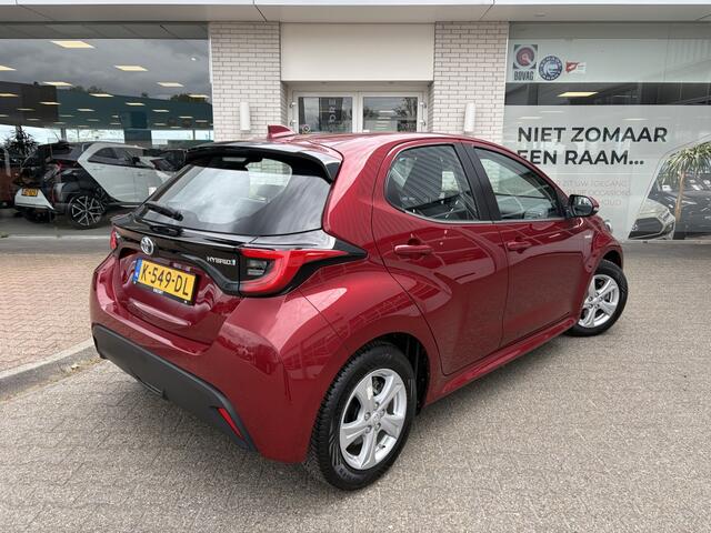 Toyota YARIS 1.5 Hybrid Dynamic | Keyless Entry & Start | All-season | Navi |