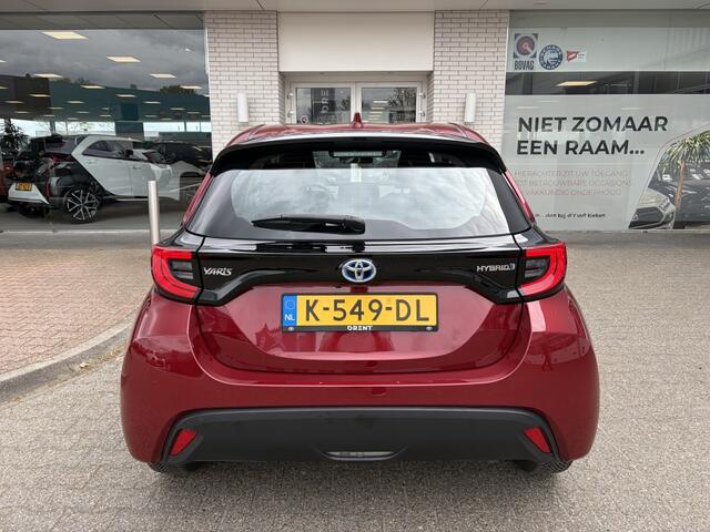 Toyota YARIS 1.5 Hybrid Dynamic | Keyless Entry & Start | All-season | Navi |