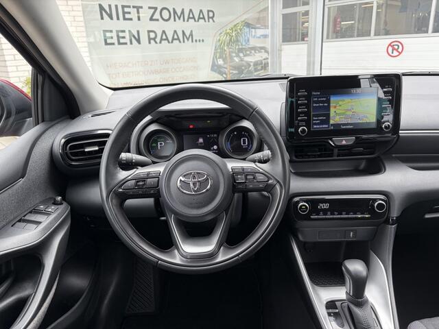 Toyota YARIS 1.5 Hybrid Dynamic | Keyless Entry & Start | All-season | Navi |