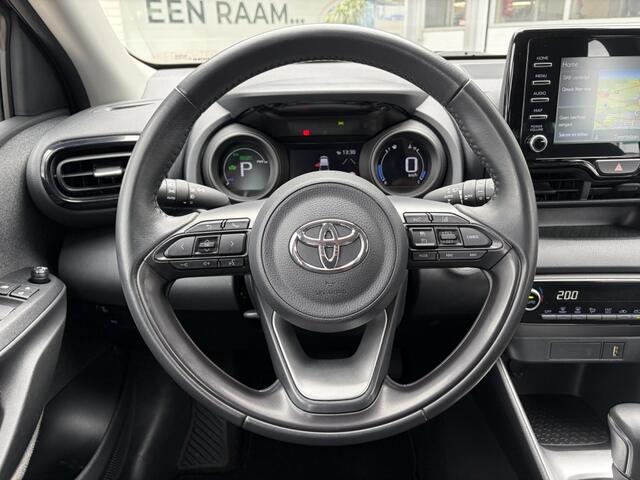 Toyota YARIS 1.5 Hybrid Dynamic | Keyless Entry & Start | All-season | Navi |