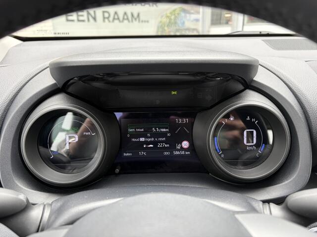 Toyota YARIS 1.5 Hybrid Dynamic | Keyless Entry & Start | All-season | Navi |