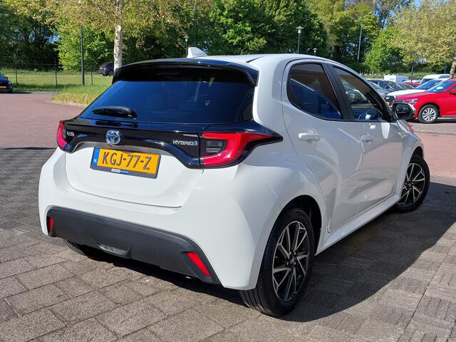 Toyota YARIS 1.5 Hybrid Dynamic | Apple Carplay+Android Auto | Clima | Adap.Cruise | Led Koplampen | Rijstrook+Licht+Regensensor | Achteruitrijcamera | Stoelverwarming | Mistlampen | Privacy Glass |16''lm