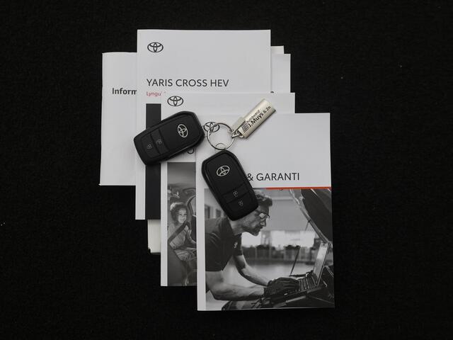Toyota YARIS Cross 1.5 Hybrid 130PK Dynamic BLIS|PDC|CAMERA|STOEL+STUURVERW|LED|17INCH