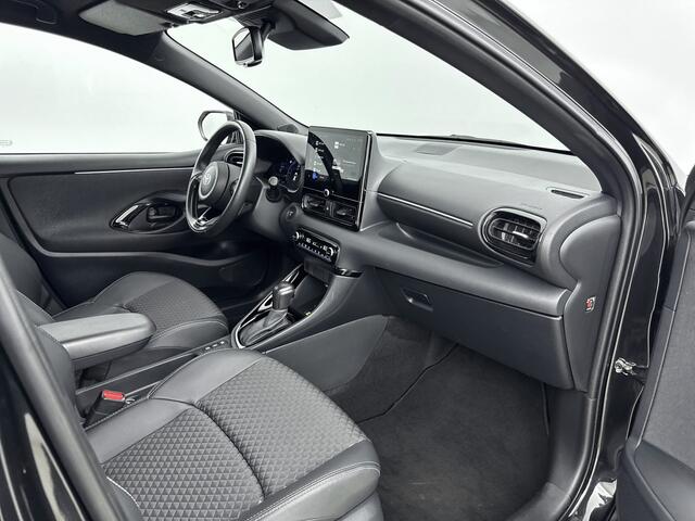 Toyota YARIS 1.5 Hybrid Executive | half lederen bekleding | Navigatie | 18 inch velgen |