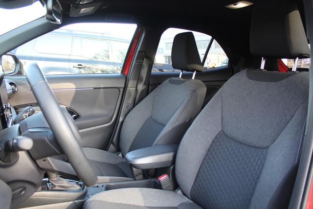 Toyota YARIS Cross 1.5 Hybrid 115 Dynamic Plus | Rijklaar | Trekhaak | Stoel/-stuurverw. | Apple/Android | Navi | Keyless | LED | Camera | Adap.cruise | Clima