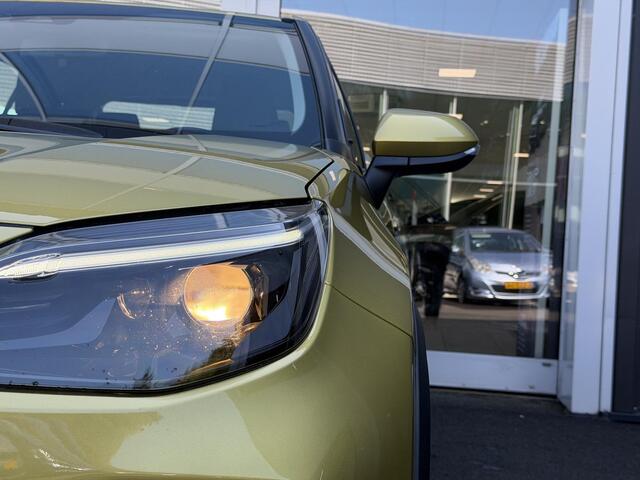 Toyota YARIS Cross 1.5 Hybrid Active | Apple Carplay & Android auto | Camera | LMV | NL-auto door ons geleverd | 100% dealeronderhouden | garantie tot 2032!