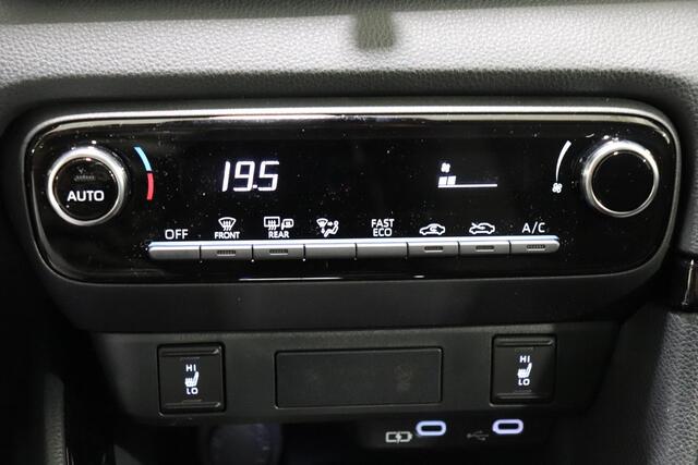 Toyota YARIS 1.5 Hybrid 115 Dynamic, Comfort Pack, NL auto, Blind Spot, Keyless entry, Stoel & Stuur vervarming!!