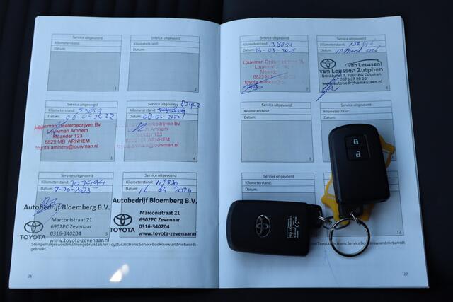 Toyota YARIS 1.5 Hybrid Automaat Dealeronderhouden/Achteruitrijcamera/Stoelverwarming/Cruise control/Automatische airco/Bluetooth