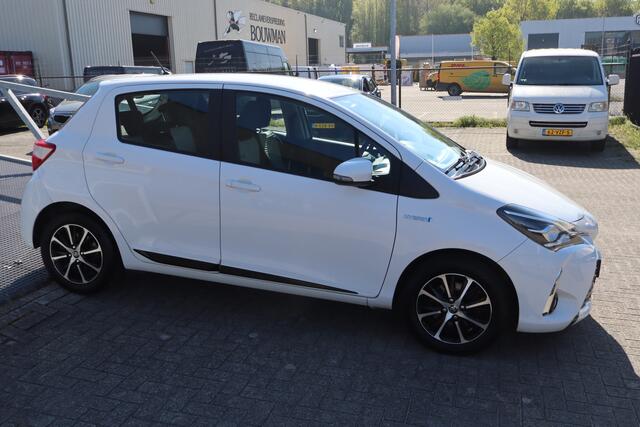 Toyota YARIS 1.5 Hybrid Automaat Dealeronderhouden/Achteruitrijcamera/Stoelverwarming/Cruise control/Automatische airco/Bluetooth