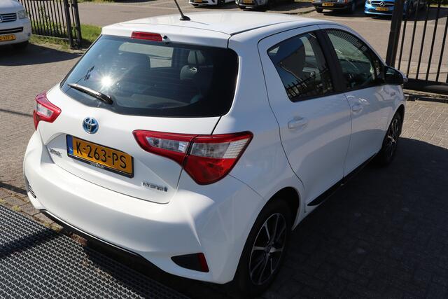 Toyota YARIS 1.5 Hybrid Automaat Dealeronderhouden/Achteruitrijcamera/Stoelverwarming/Cruise control/Automatische airco/Bluetooth