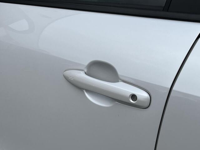 Toyota YARIS Cross 1.5 Hybrid 115 First Edition | Stoel- stuurverwarming | Keyless | Camera | PDC V+A | ACC | 10,5" Multimedia