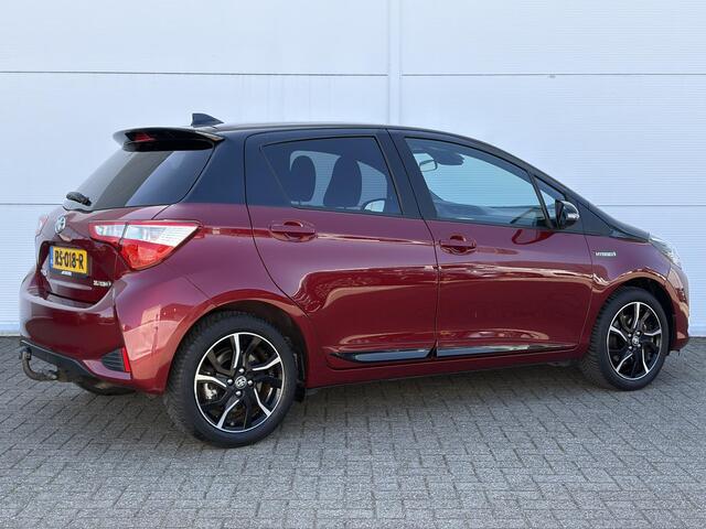 Toyota YARIS 1.5 Hybrid Bi-Tone / Trekhaak / Navigatiesysteem full map / Clima / Cruise /