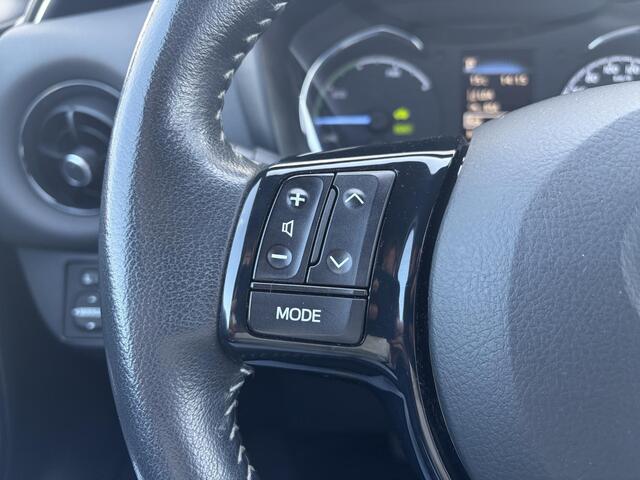 Toyota YARIS 1.5 Hybrid Bi-Tone / Trekhaak / Navigatiesysteem full map / Clima / Cruise /