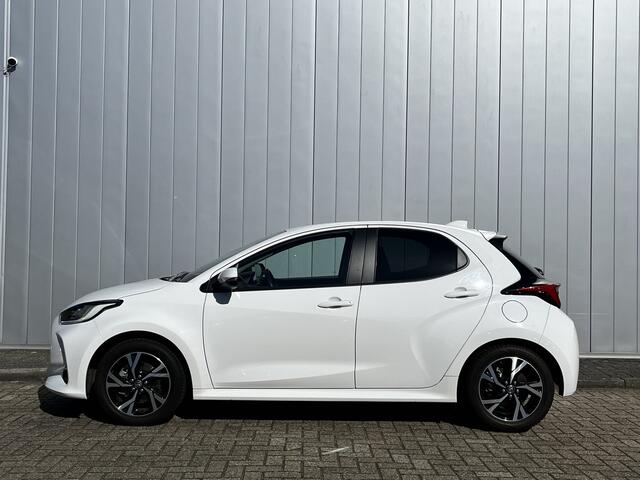 Toyota YARIS 1.5 Hybrid 115 First Edition Limited Comfort Parkeersensoren Dodehoek Detectie Stoel Stuur Verwarmd