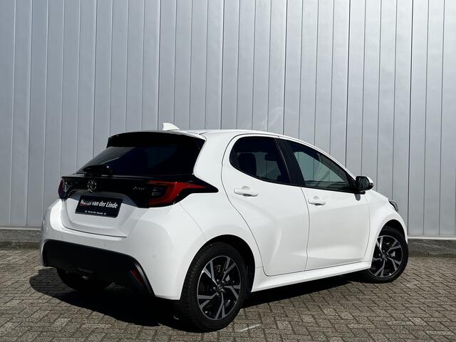Toyota YARIS 1.5 Hybrid 115 First Edition Limited Comfort Parkeersensoren Dodehoek Detectie Stoel Stuur Verwarmd