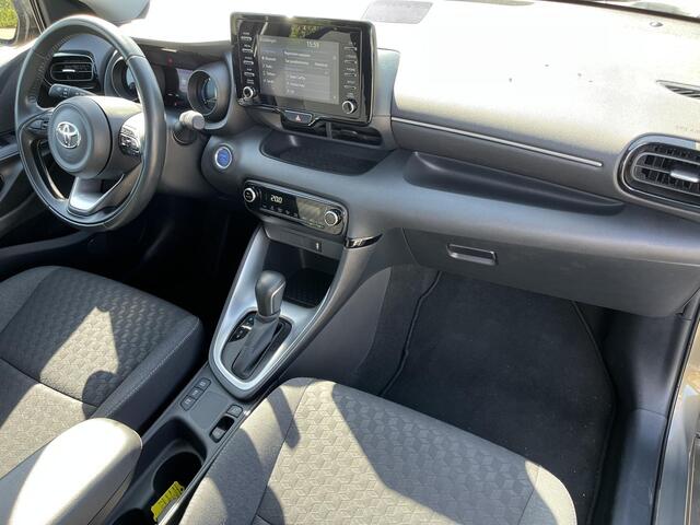 Toyota YARIS 1.5 Hybrid Dynamic | Carplay | Licht metalen velgen | Keyless entry | 1e eigenaar | Dealer onderhouden |