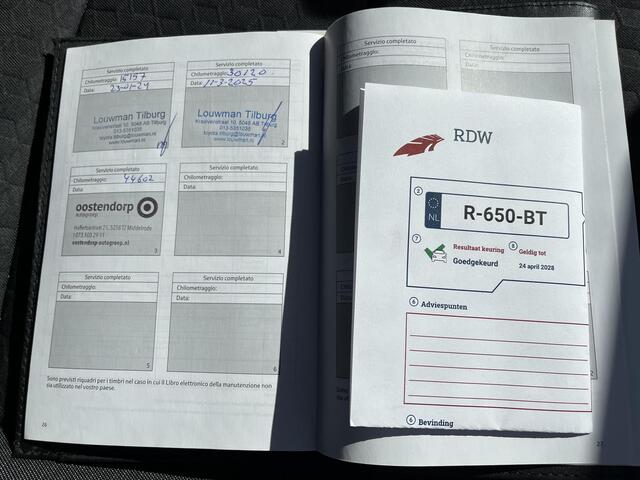 Toyota YARIS 1.5 Hybrid Dynamic | Carplay | Licht metalen velgen | Keyless entry | 1e eigenaar | Dealer onderhouden |