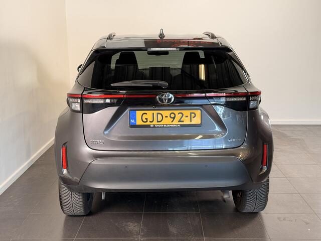 Toyota YARIS Cross 1.5 Hybrid 130 First Edition | Stuur / Stoelverwarming | Parkeersensoren | All season banden |